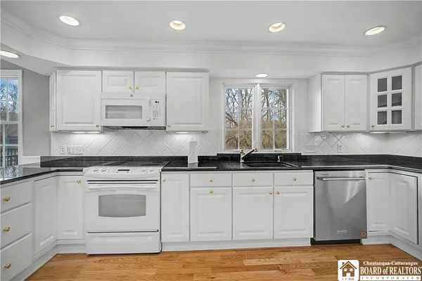 $459,900 | 32 University Park, Pomfret, NY 14063