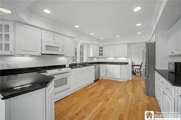 $459,900 | 32 University Park, Pomfret, NY 14063