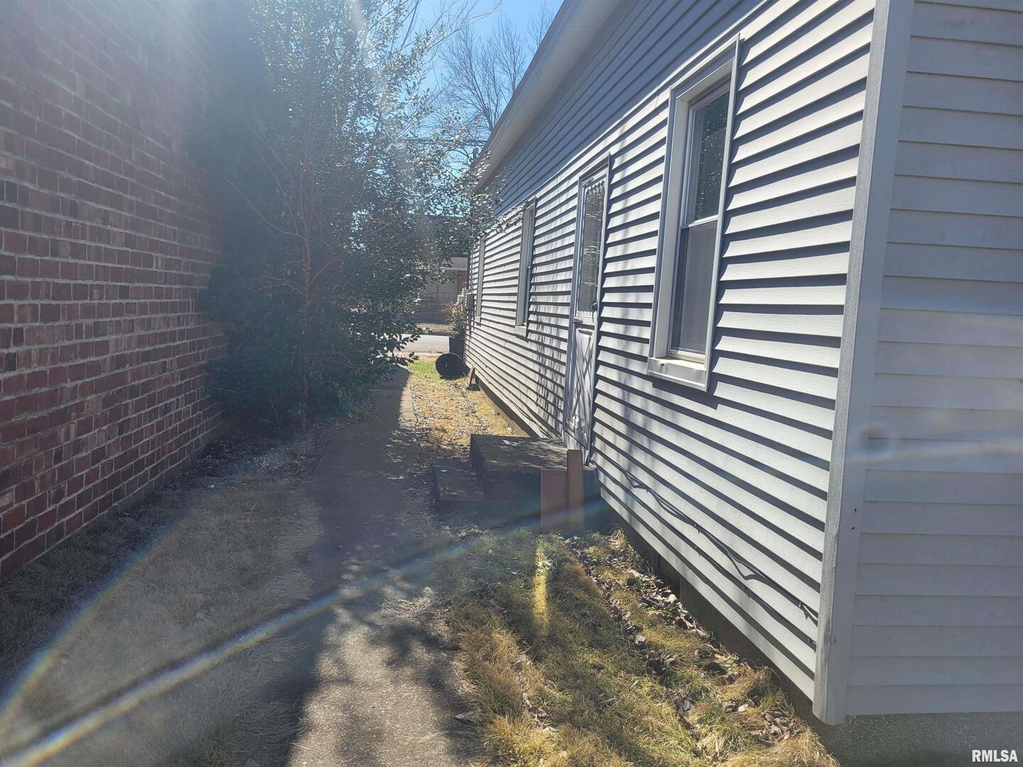 905 West Monroe Street Herrin, IL 62948 - Photo 2 of 14