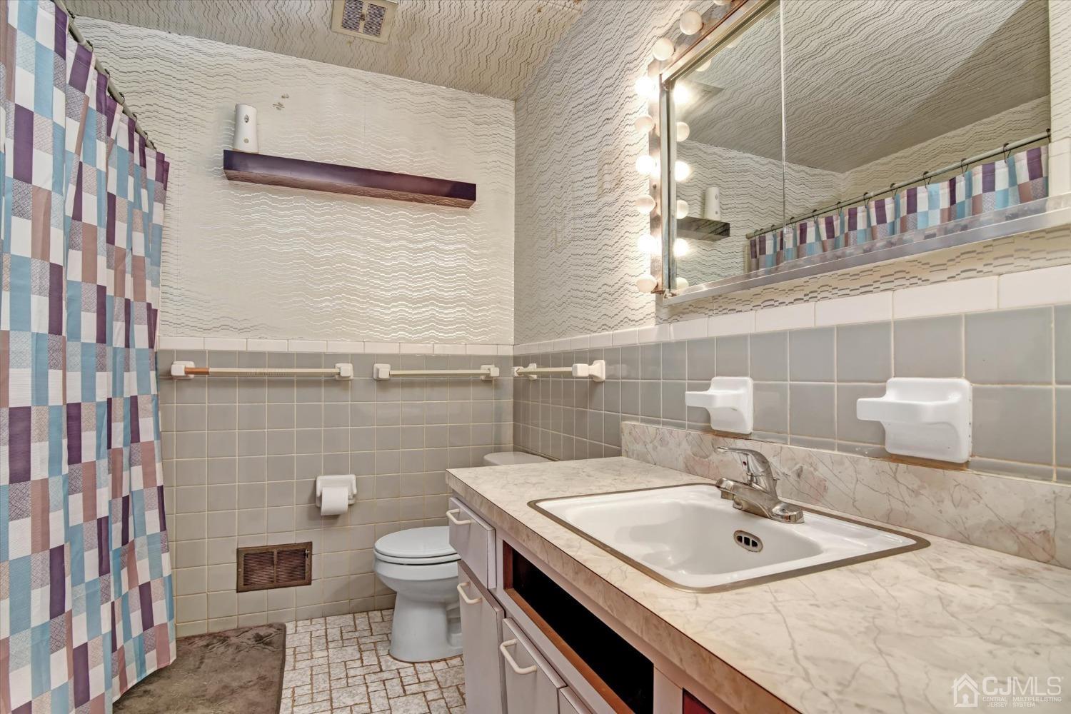 14 Kevin Road East Brunswick, NJ 08816 - Photo 11 of 23 Gallery Image 11