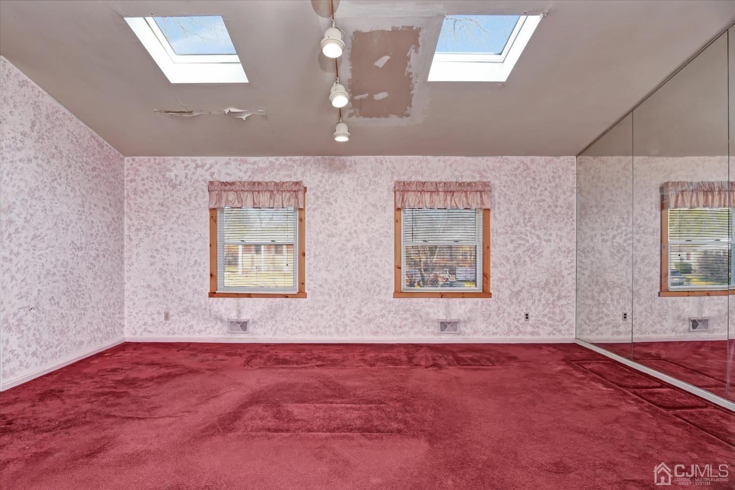 14 Kevin Road East Brunswick, NJ 08816 - Photo 5 of 23 Gallery Image 5