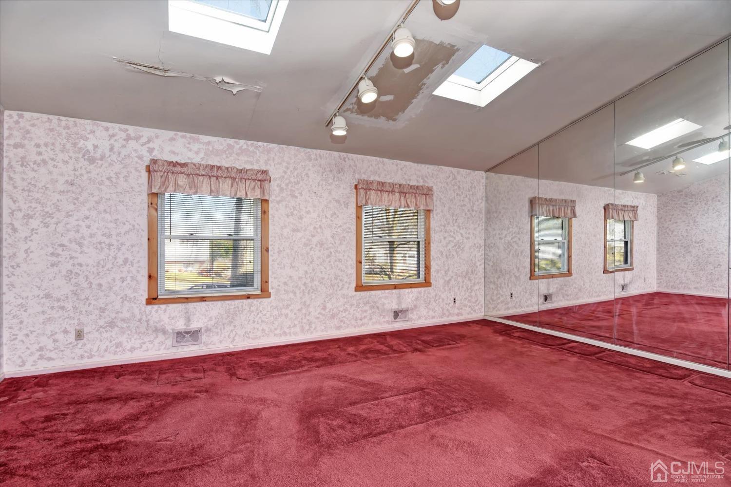 14 Kevin Road East Brunswick, NJ 08816 - Photo 6 of 23 Gallery Image 6