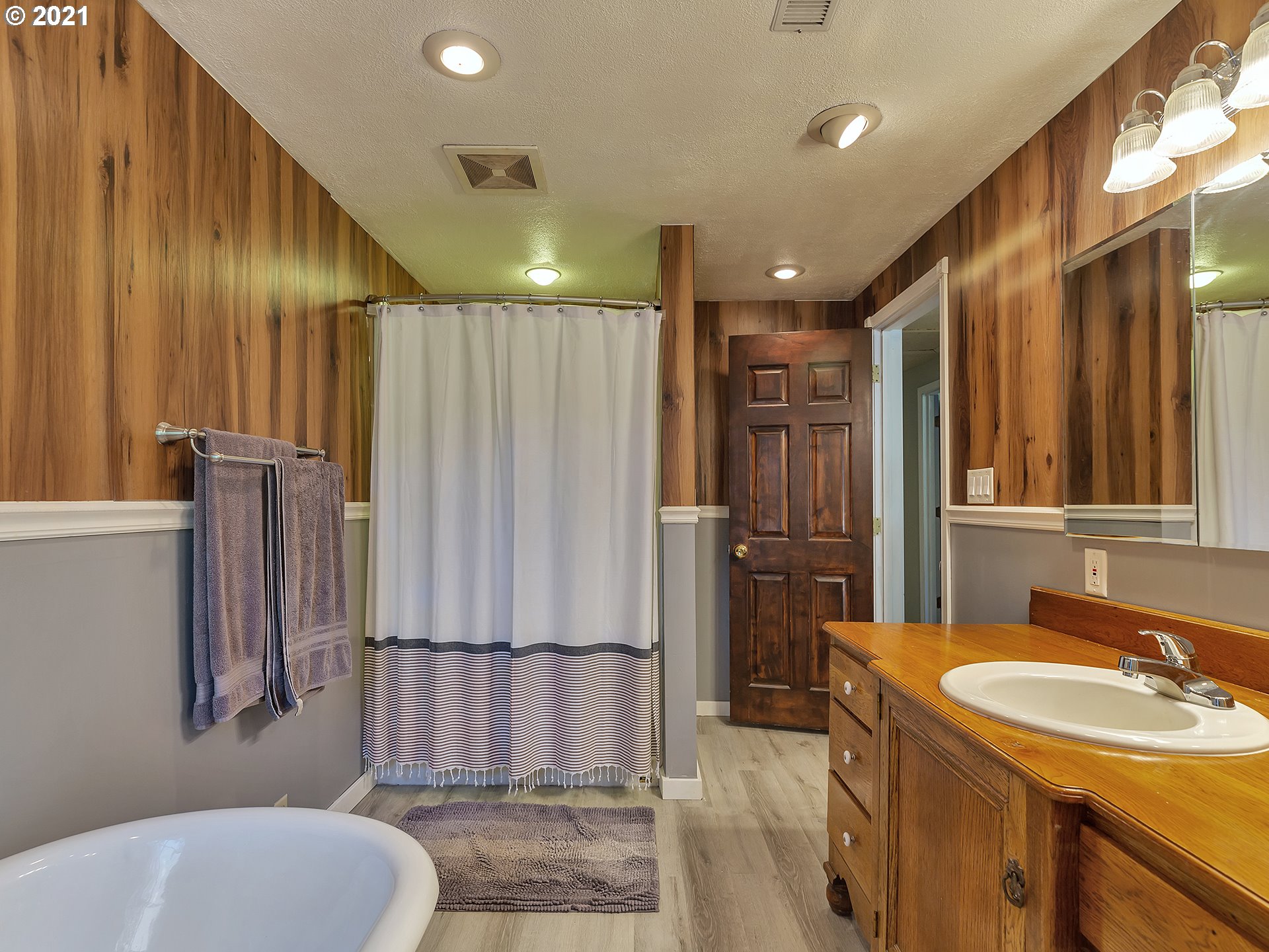 14633 South Claim Road Molalla, OR 97038 - Photo 18 of 30 Bathroom