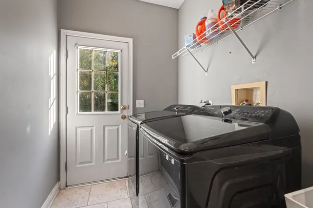 $625,000 | 517 Meadowwood Lane, Oswego, IL 60543