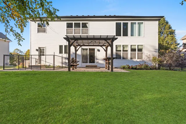 $625,000 | 517 Meadowwood Lane, Oswego, IL 60543