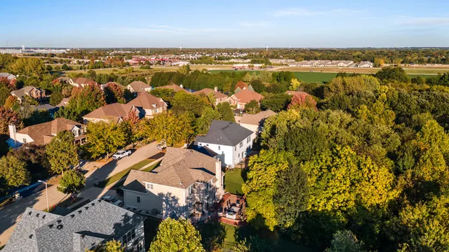 $625,000 | 517 Meadowwood Lane, Oswego, IL 60543