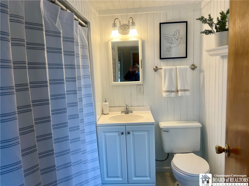 79 Pershing Avenue Jamestown, NY 14701 - Photo 14 of 31 2nd fl Full bath