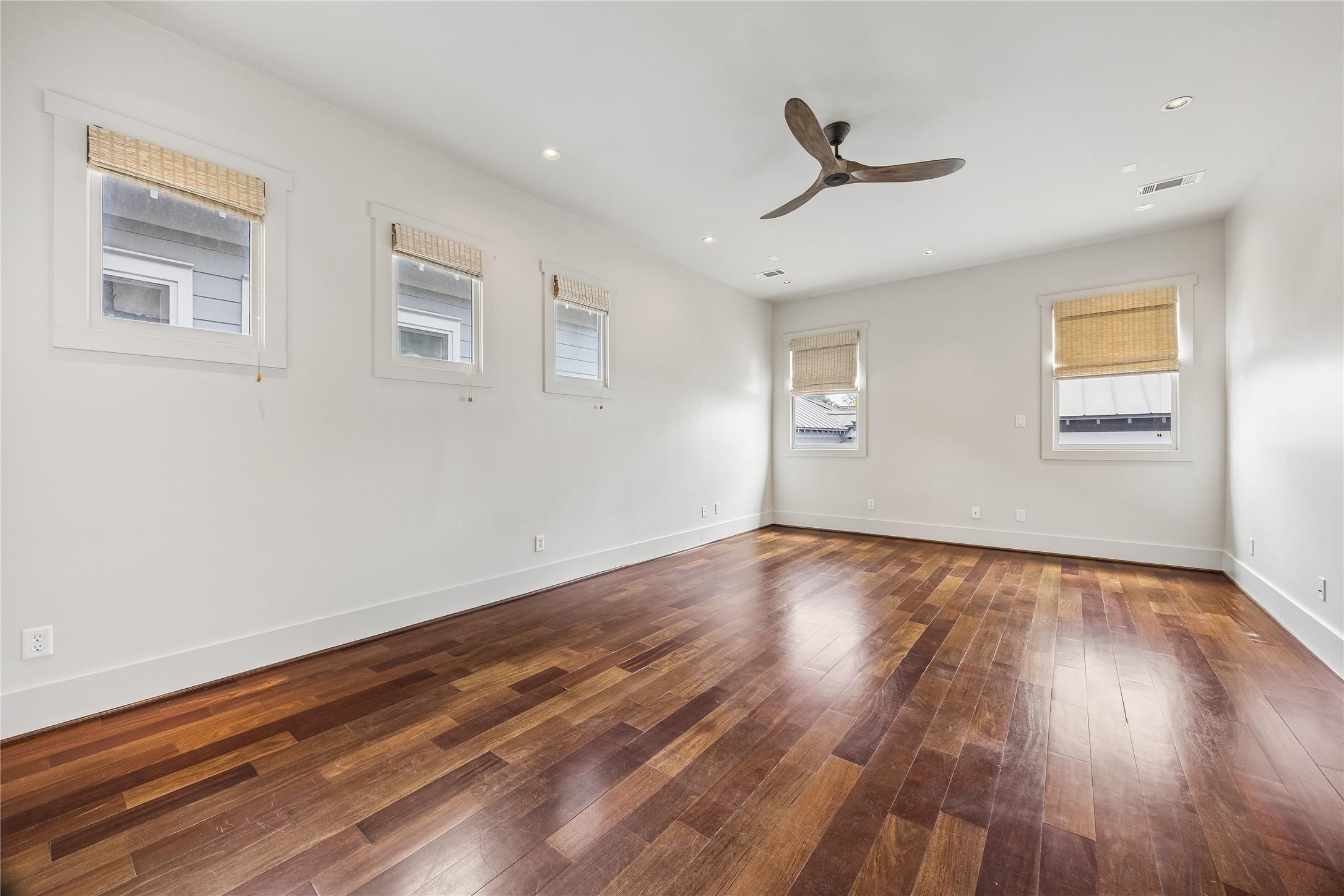 926 Nicholson Street Houston, TX 77008 - Photo 20 of 39 Privately situated on the second floor, the primary suite offers a peaceful retreat from the home's entertaining spaces.