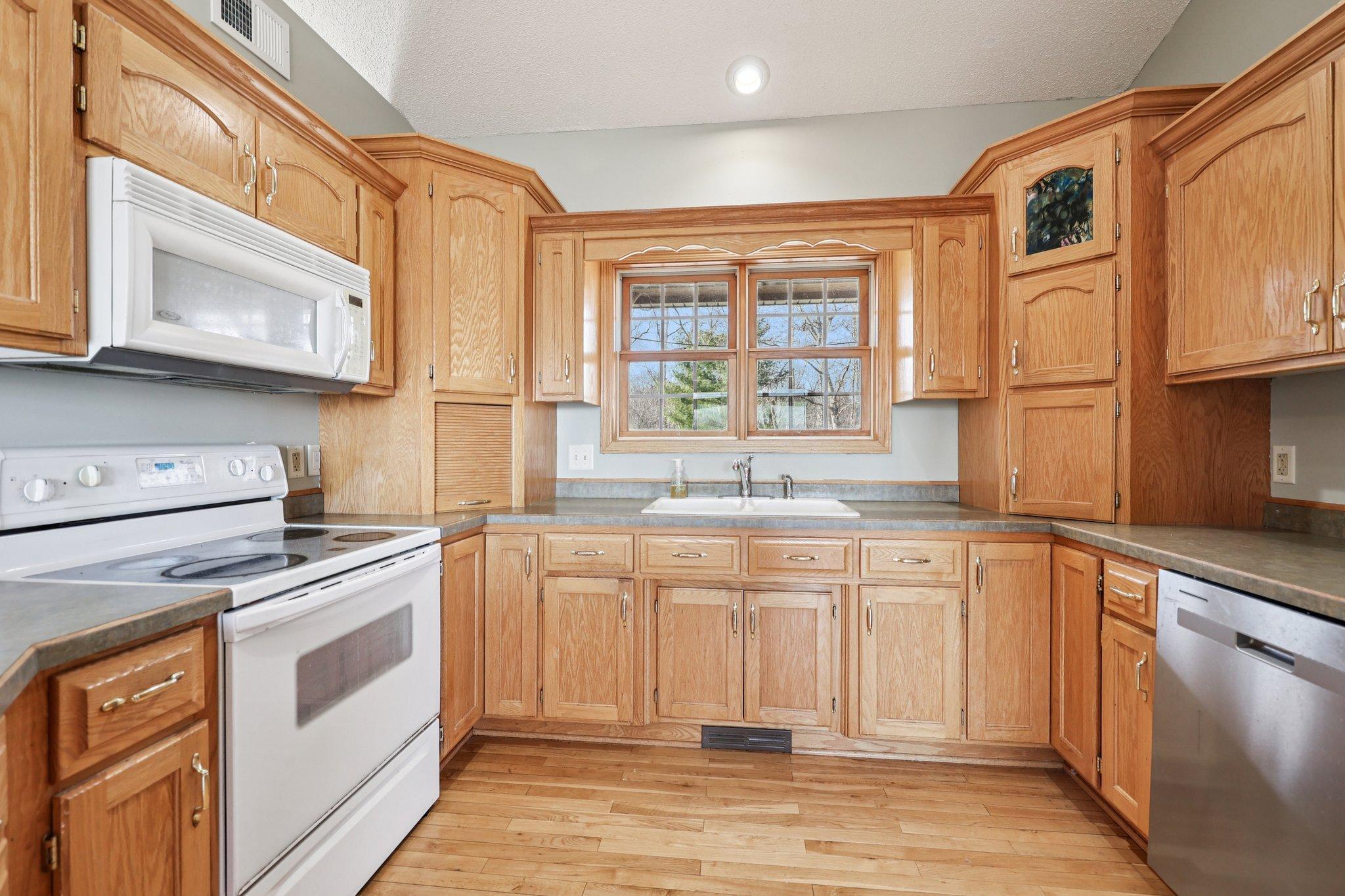 17489 Pleasant Valley Road Shafer, MN 55074 - Photo 17 of 73