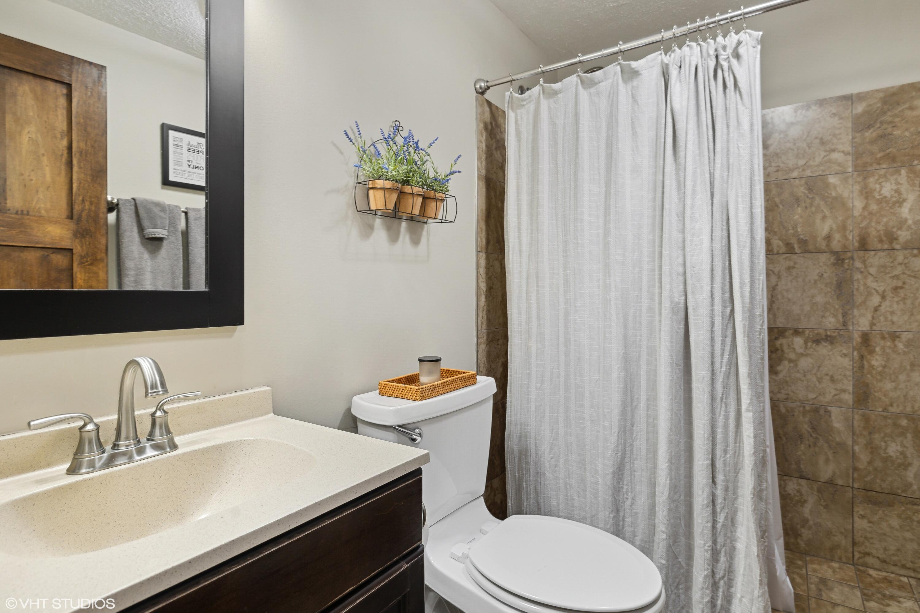 4574 Hanover Road Sawyer, MI 49125 - Photo 16 of 33 16_4574Hanoverrd_8_Bathroom_HiRes