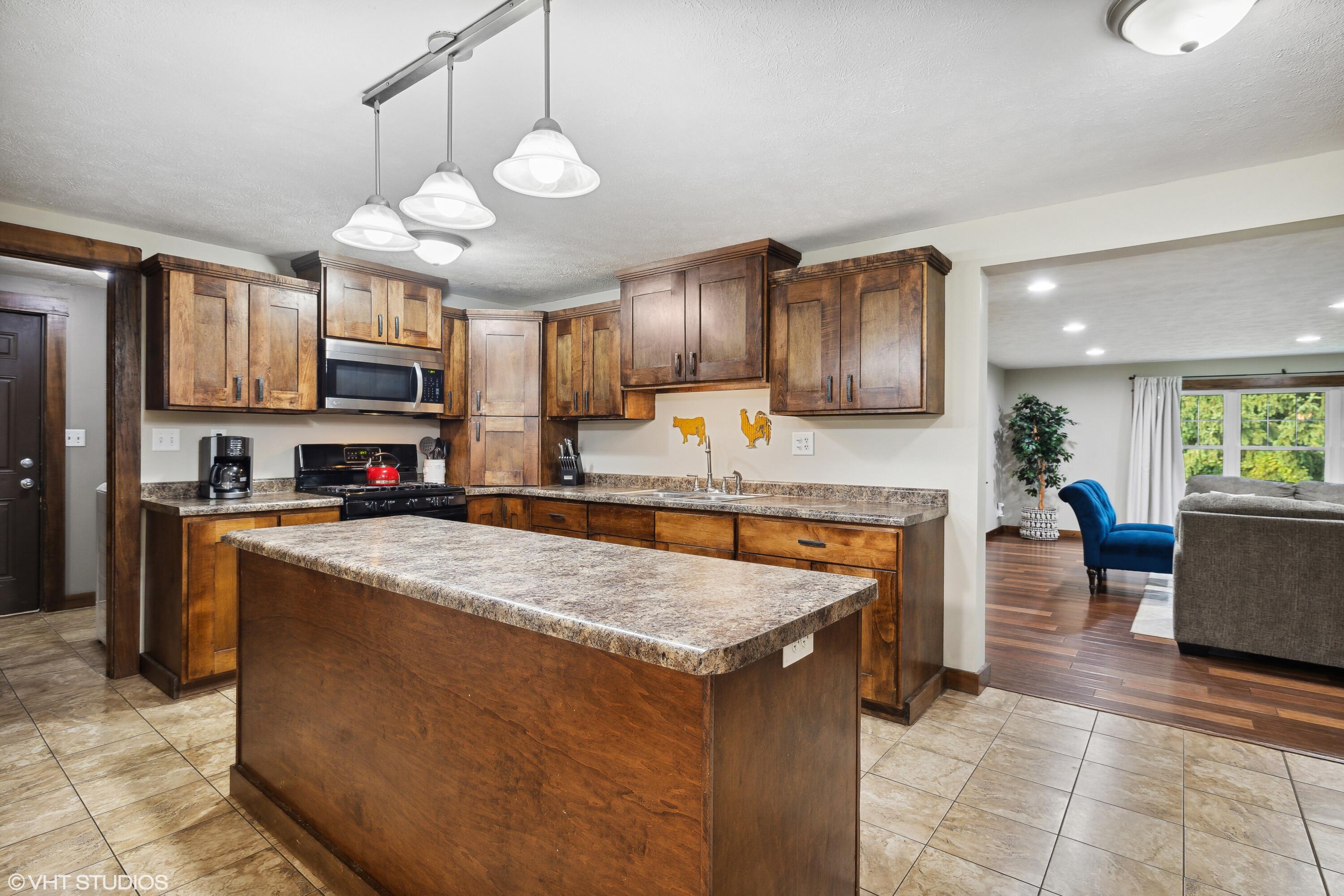 4574 Hanover Road Sawyer, MI 49125 - Photo 5 of 33 05_4574Hanoverrd_5_Kitchen_HiRes