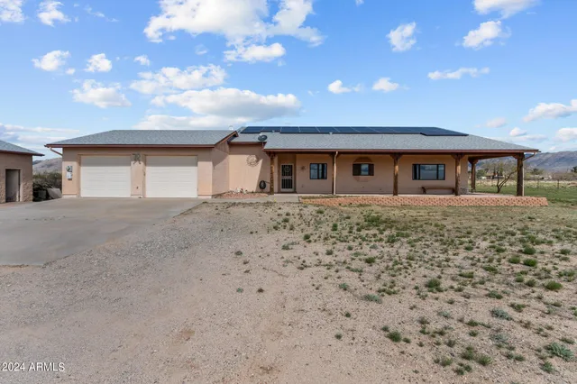 $725,000 | 22900 West Hylton Street, Congress, AZ 85332