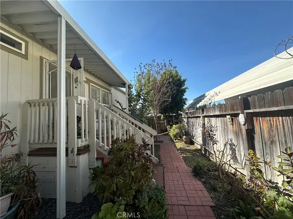 a view of a house with backyard and deck