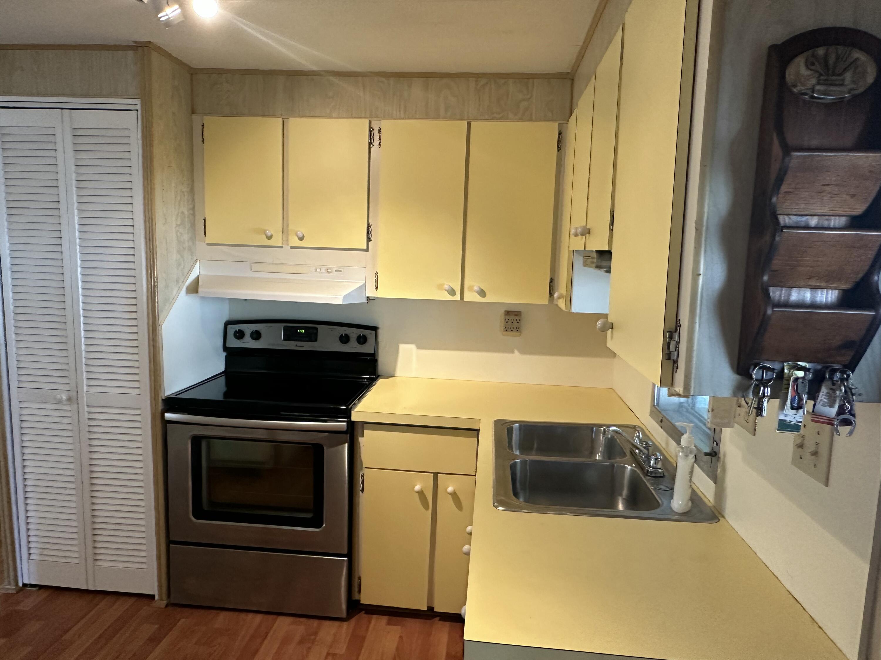 8435 East Club Road Boca Raton, FL 33433 - Photo 10 of 31 a utility room with dryer and washer