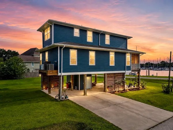 $1,175,000 | 403 West Shore Drive, Clear Lake Shores, TX 77565
