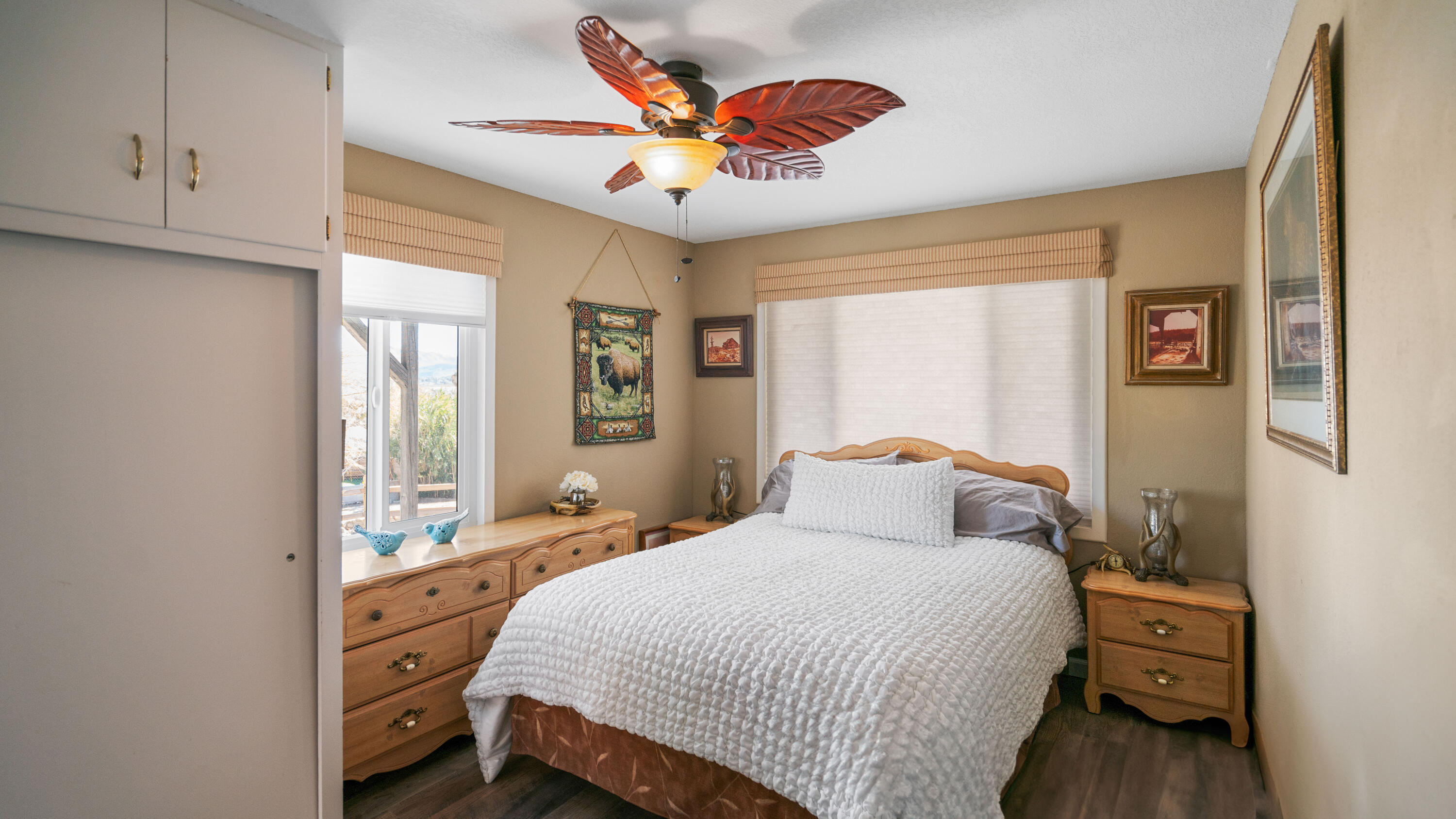 6913 Apache Trail Yucca Valley, CA 92284 - Photo 13 of 45 a bedroom with a bed and a chandelier