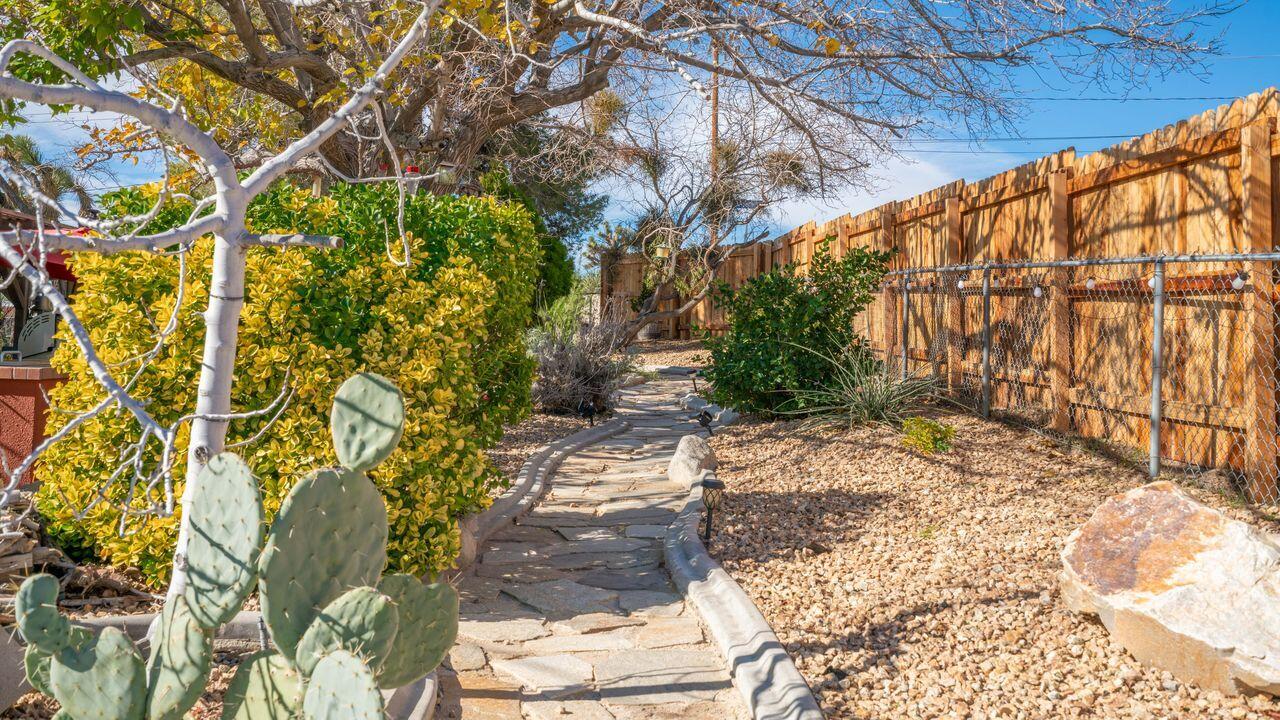 6913 Apache Trail Yucca Valley, CA 92284 - Photo 36 of 45 a pathway with a yard