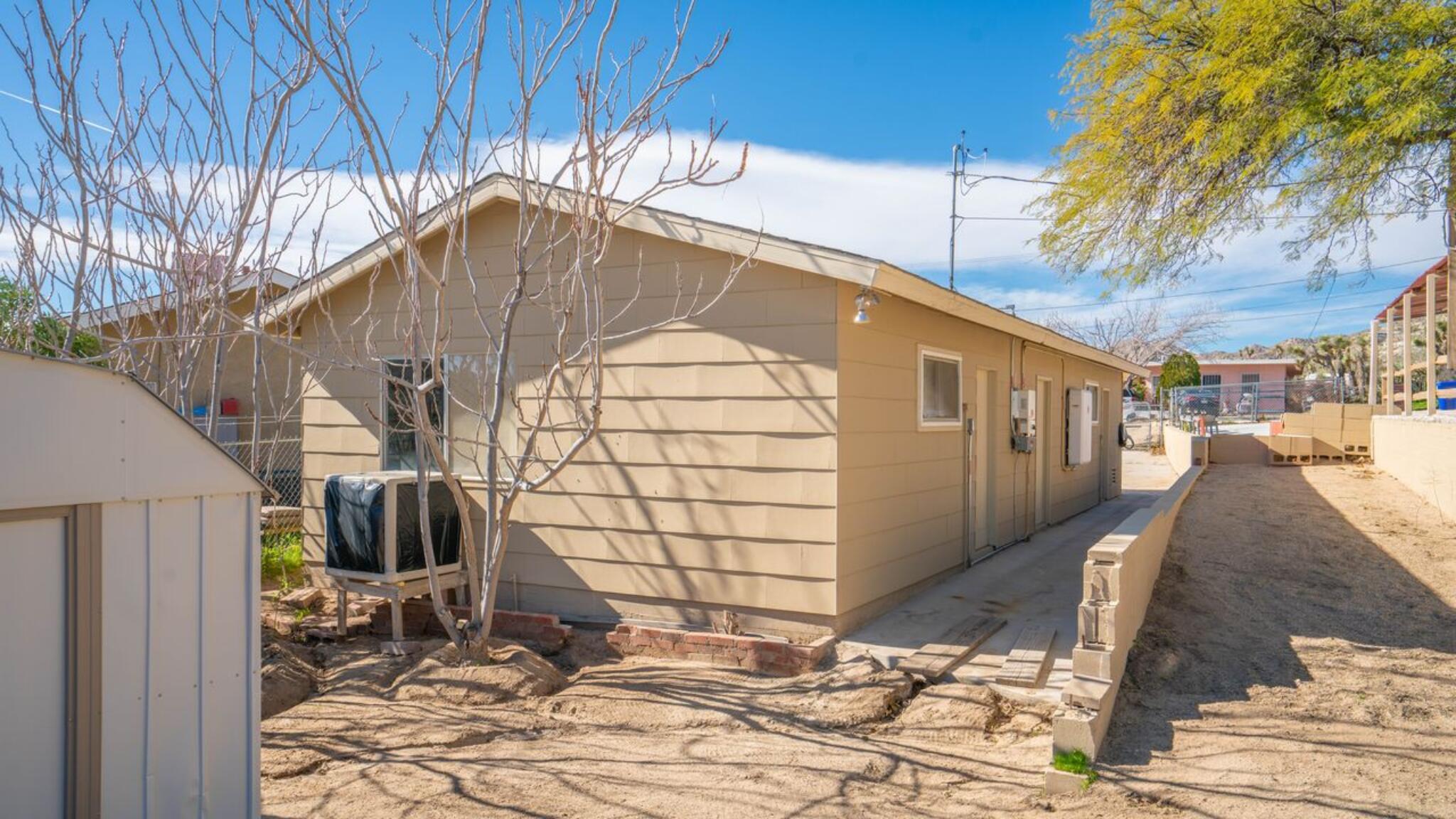 6913 Apache Trail Yucca Valley, CA 92284 - Photo 44 of 45 a view of a backyard