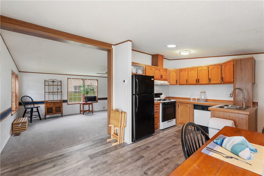 4795 East Lake Road, Unit 32 Livonia, NY 14487 - Photo 13 of 47 View looking into the living room