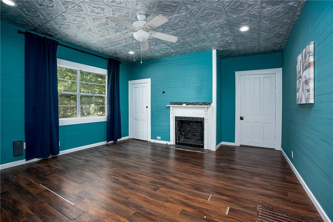 59 Church Street Notasulga, AL 36866 - Photo 34 of 38 This vibrant room features a unique ceiling and warm flooring, perfect for a cozy living space.