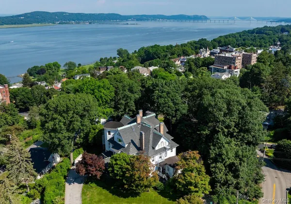 $840,000 | 38 Oliphant Avenue, Unit 6, Dobbs Ferry, NY 10522