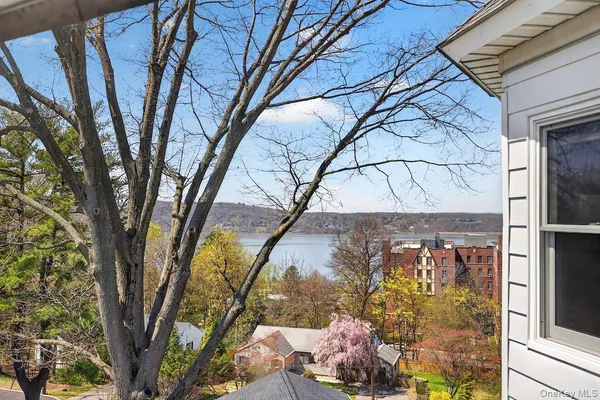 $840,000 | 38 Oliphant Avenue, Unit 6, Dobbs Ferry, NY 10522