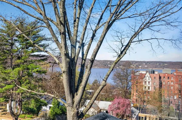 $840,000 | 38 Oliphant Avenue, Unit 6, Dobbs Ferry, NY 10522
