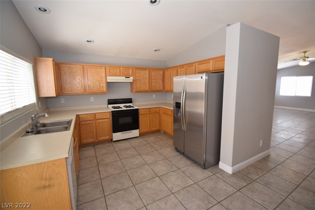 2289 Chestnut Ranch Avenue Henderson, NV 89052 - Photo 13 of 25 Gallery Image 13