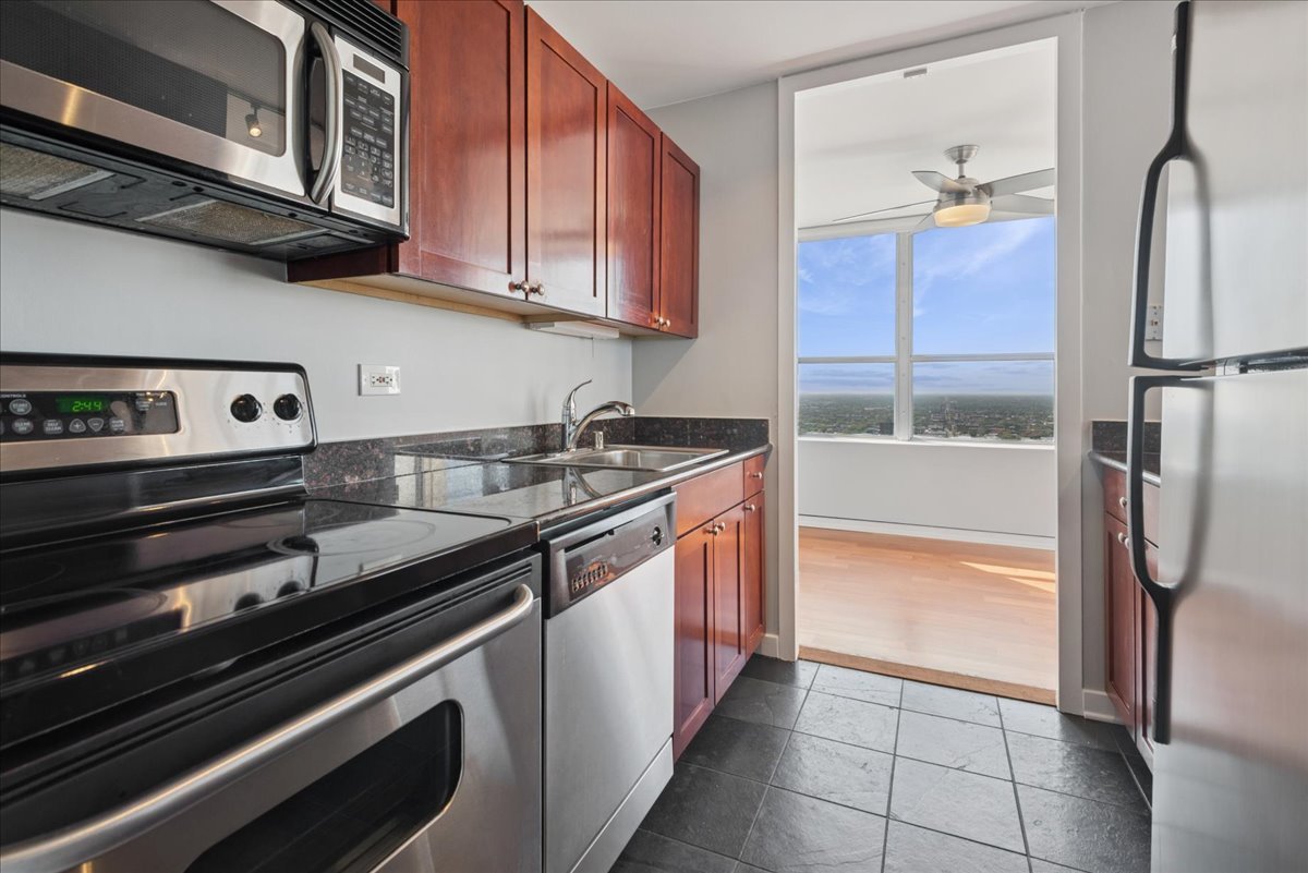 655 West Irving Park Road, Unit 4216 Chicago, IL 60613 - Photo 11 of 21 Gallery Image 11