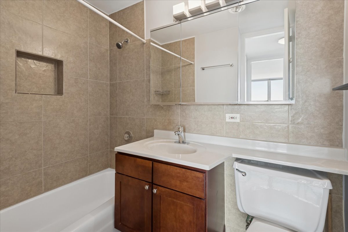 655 West Irving Park Road, Unit 4216 Chicago, IL 60613 - Photo 12 of 21 Gallery Image 12
