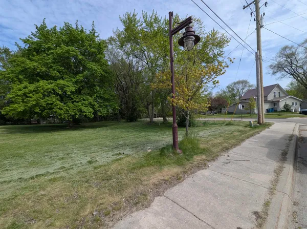 $16,900 | 210 South Mackinaw Road, Au Gres, MI 48703