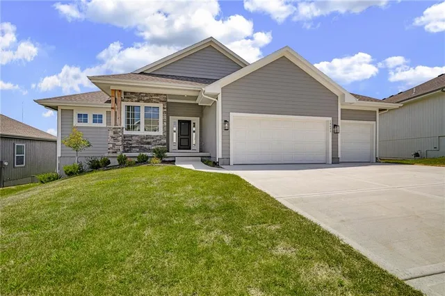 $679,950 | 19499 West 114th Terrace, Olathe, KS 66061