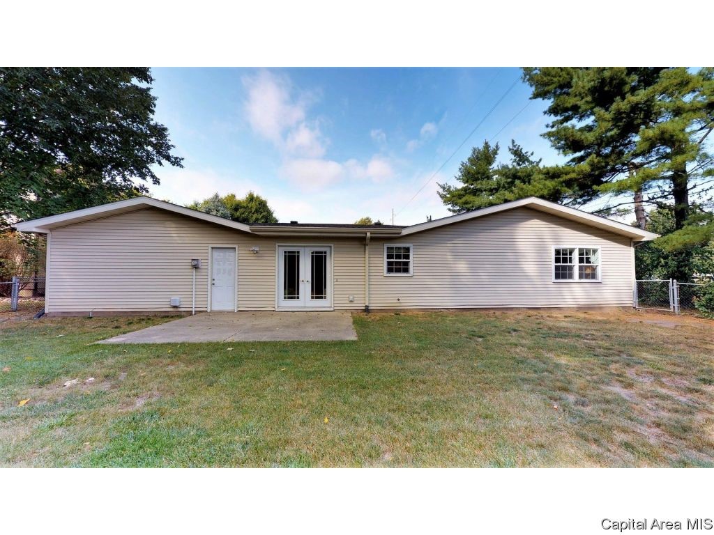 2 Golf Road Springfield, IL 62704 - Photo 32 of 36