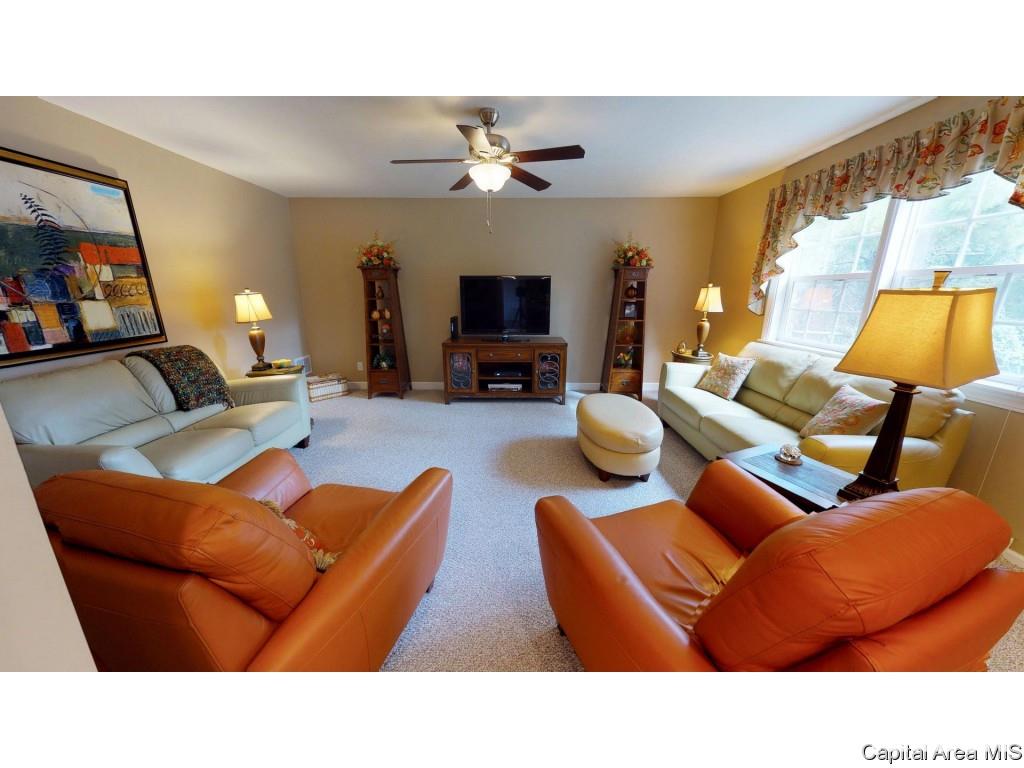 2 Golf Road Springfield, IL 62704 - Photo 4 of 36