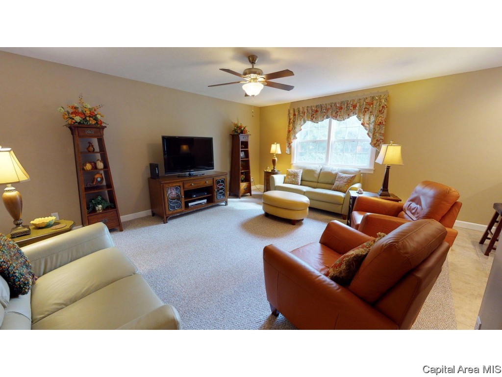 2 Golf Road Springfield, IL 62704 - Photo 7 of 36