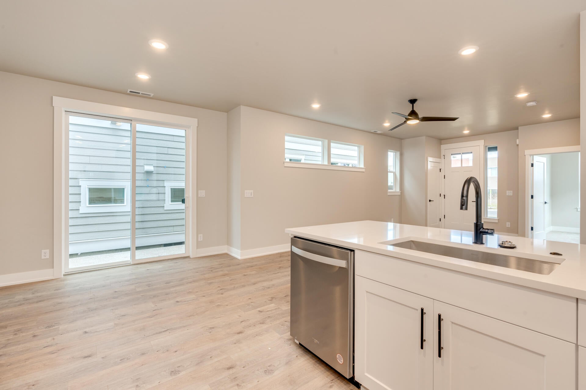 3804 Cole Road Bend, OR 97701 - Photo 23 of 34 Dining