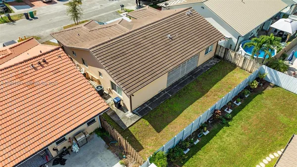 a view of a yard with chairs