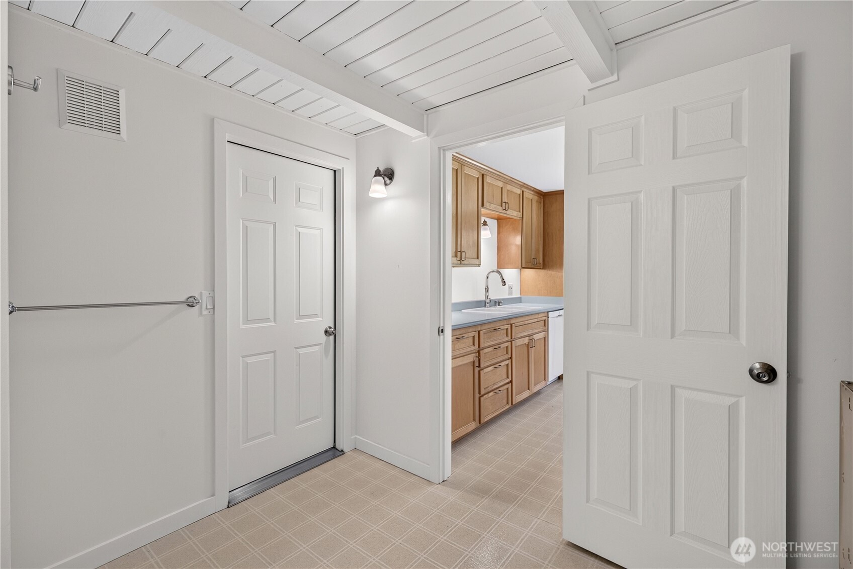 12302 7th Place Southwest Seattle, WA 98146 - Photo 21 of 36