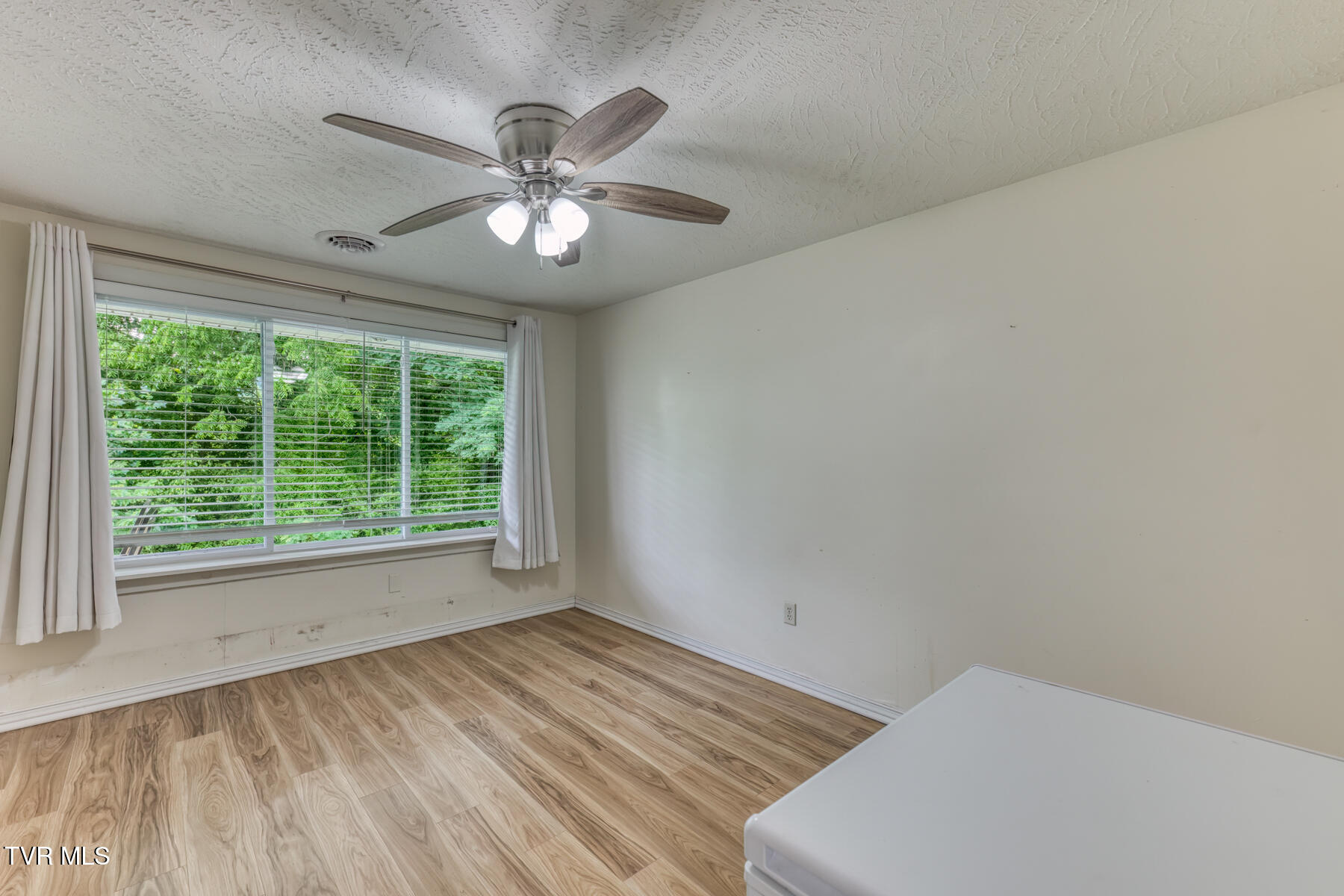 124 Tolley Lane Erwin, TN 37650 - Photo 15 of 31 124 Tolley Ln-17