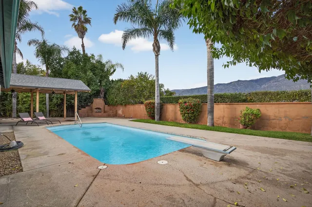 $1,249,000 | 1420 La Paz Drive, Ojai, CA 93023