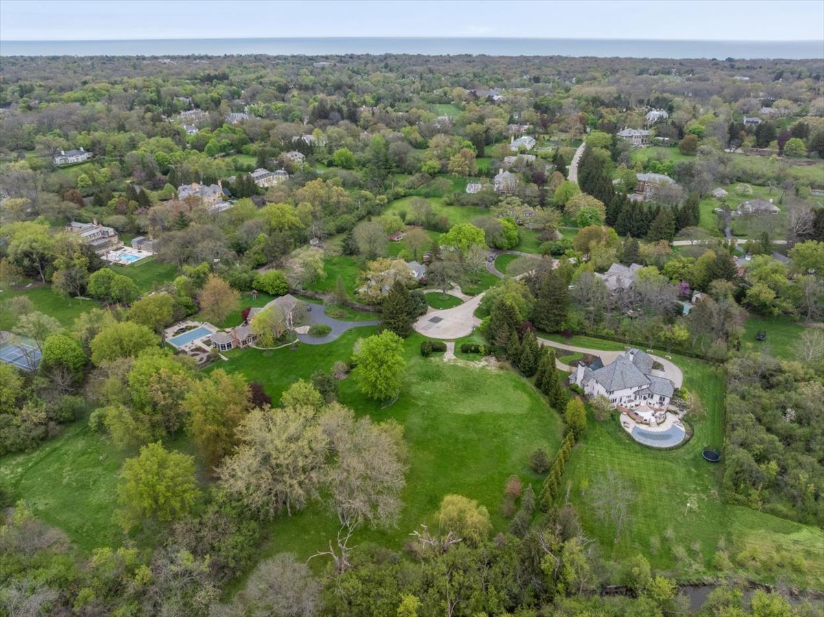250 Butler Drive Lake Forest, IL 60045 - Photo 6 of 13 Gallery Image 6
