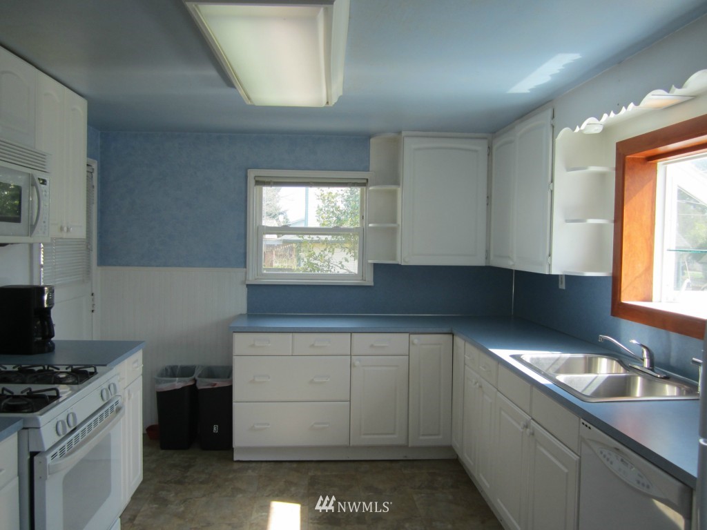 16858 Military Road South SeaTac, WA 98188 - Photo 3 of 15 Gallery Image 3