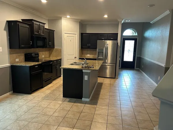 $2,500 | 9300 Castorian Drive, Fort Worth, TX 76131