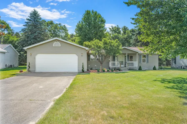 $148,900 | 7900 Sunset Shores Drive, Stanwood, MI 49346