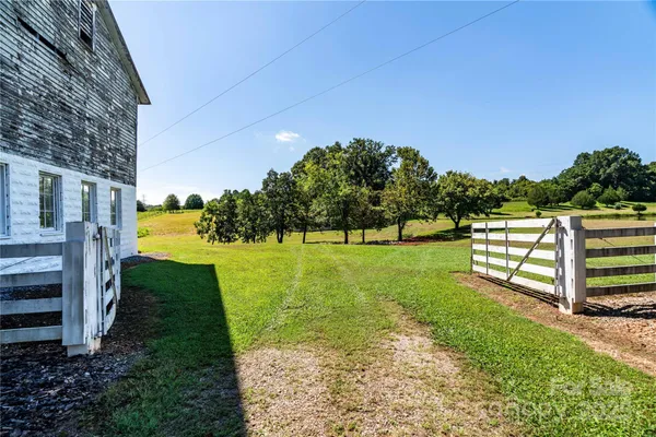 a view of a garden with lawn chairs