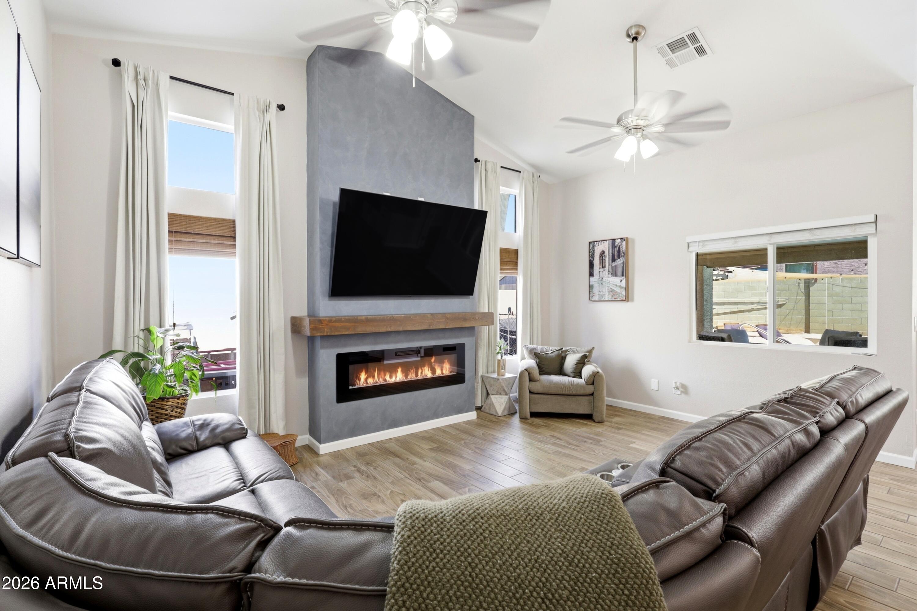 1107 North 59th Street Mesa, AZ 85205 - Photo 3 of 32 Living Room