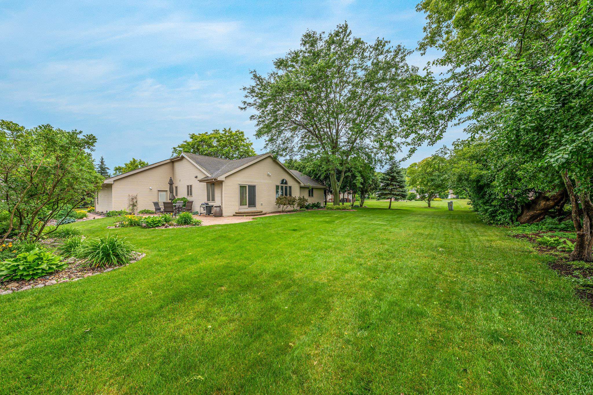 W6674 East Cedar Ridge Drive Appleton, WI 54915 - Photo 5 of 46