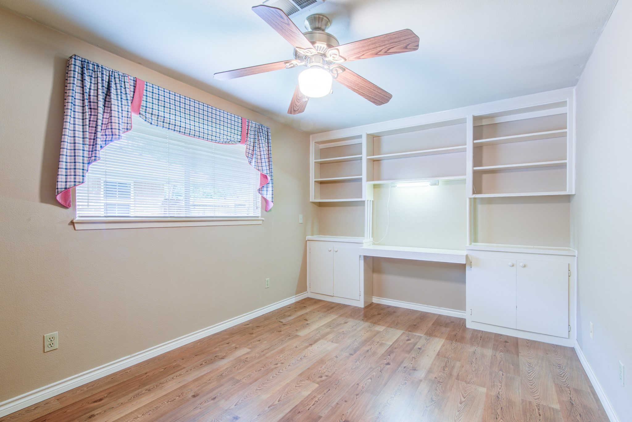 1708 Capstan Road Houston, TX 77062 - Photo 22 of 43