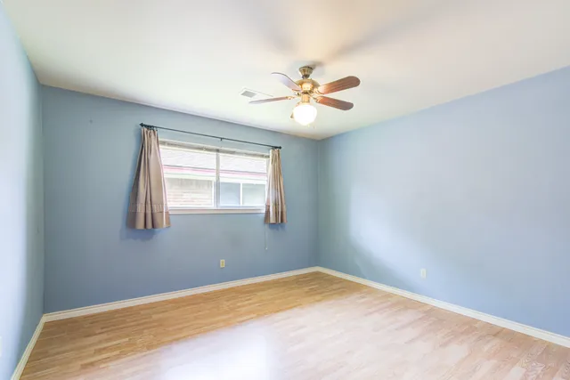 a view of empty room with window