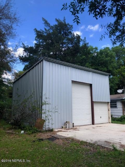2022 Bennett Road Green Cove Springs, FL 32043 - Photo 6 of 28 a backyard of a house with lots of green space